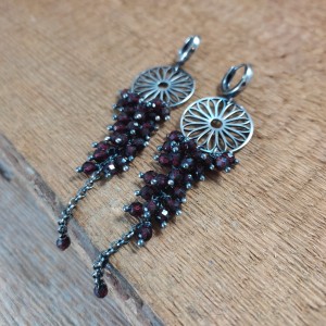 KOLCZYKI - ROZETA Z GRANATEM