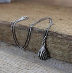 Naszyjnik srebrny ze skręconą łezką