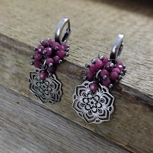 Kolczyki - rubin z ażurową rozetą