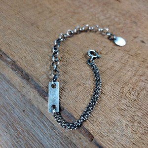Bransoletka - blaszka z łańcuszkami