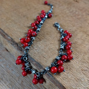 Bransoletka -zawieszki z korala